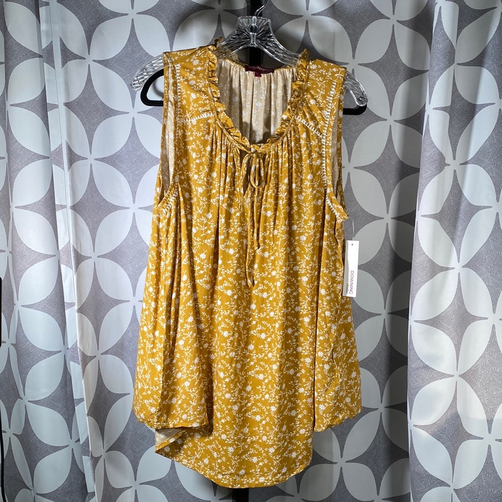 NWT Mustard and white sleeveless blouse size 1x